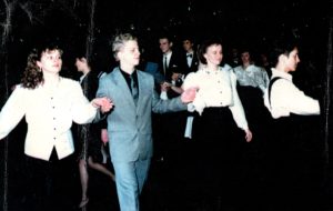 Zdjęcie archiwalne - polonez podczas Studniówki