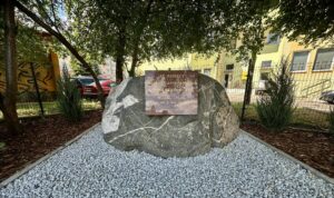 Tablica Ku pamięci Marcina Antonowicza Absolwenta IV LO; "Wyrwany z życia, lecz nie z serc naszych". Olsztyn, 2025 r.